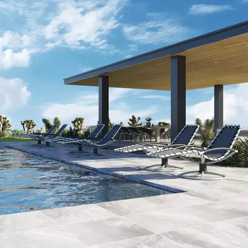 Lettino da Patio - Girevole a 360°, Sedie Prendisole con Braccioli per Tutte le Condizioni Atmosferiche, a Bordo Piscina, Balcone, Giardino