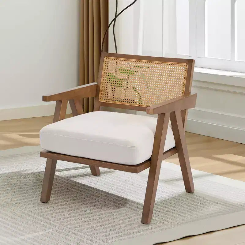 Poltrona Mid-Century da Fattoria, Poltrona in Legno con Schienale in Rattan e Cuscino in Lino, Beige