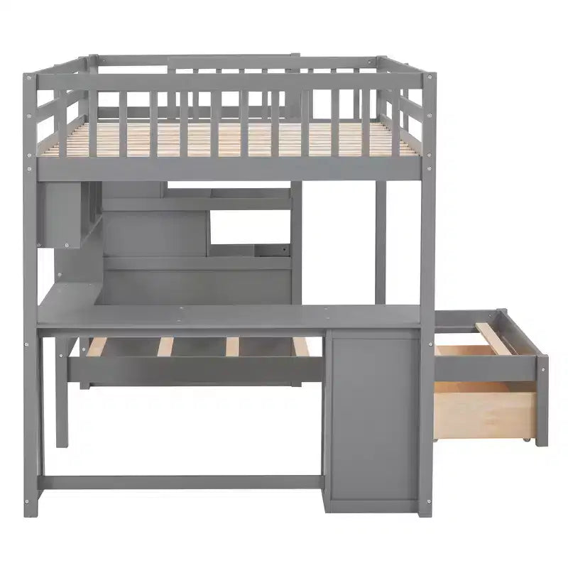 Letto a castello matrimoniale superiore con letto singolo inferiore, scrivania integrata, mensole, cassetti multipli e scala con vani portaoggetti