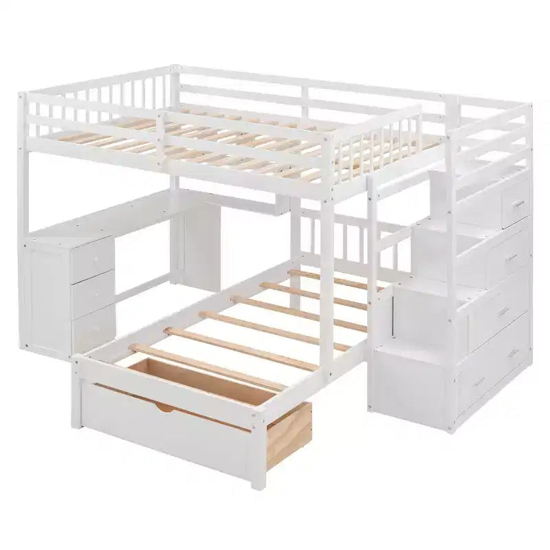 Letto a castello matrimoniale superiore con letto singolo inferiore, scrivania integrata, mensole, cassetti multipli e scala con vani portaoggetti