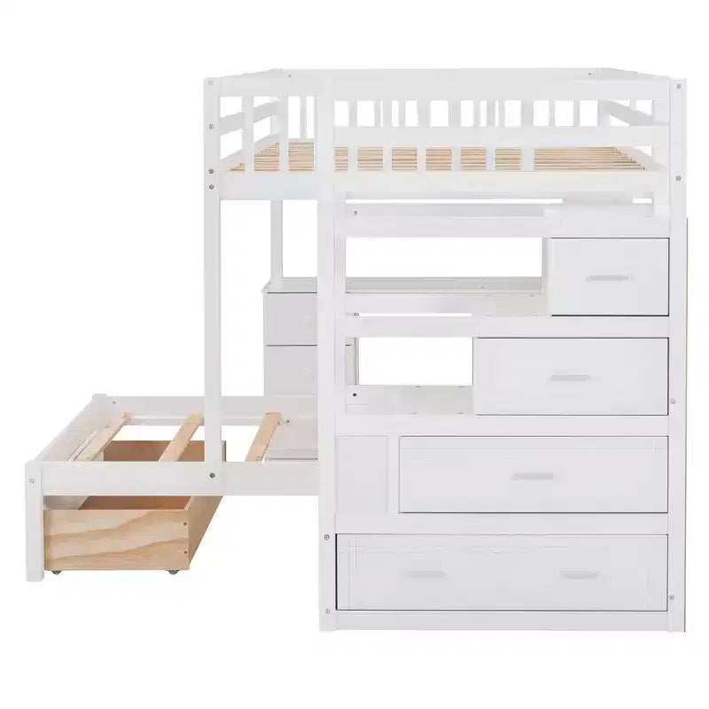 Letto a castello matrimoniale superiore con letto singolo inferiore, scrivania integrata, mensole, cassetti multipli e scala con vani portaoggetti