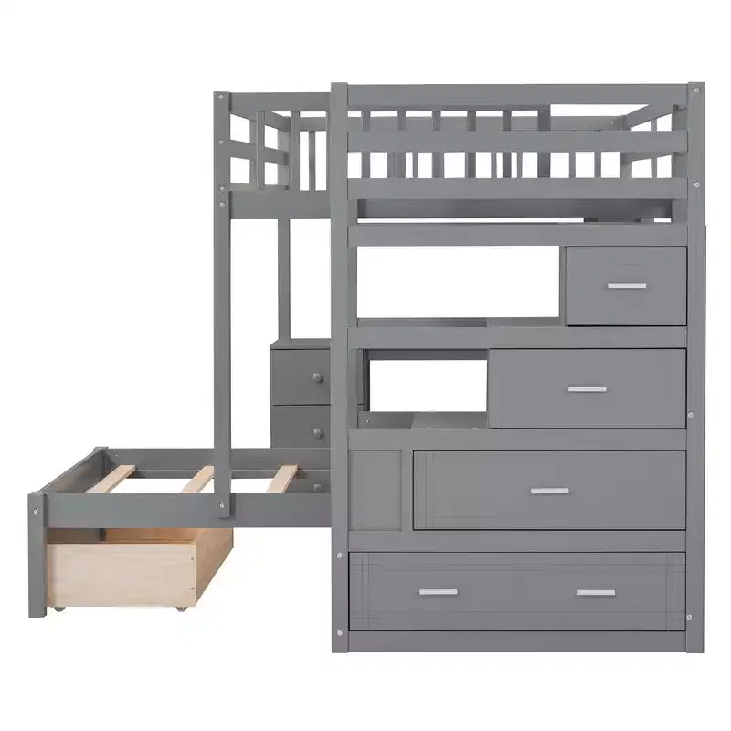 Letto a castello matrimoniale superiore con letto singolo inferiore, scrivania integrata, mensole, cassetti multipli e scala con vani portaoggetti