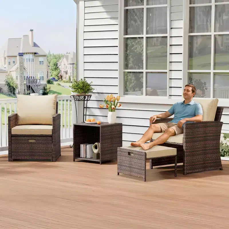 Set conversazione da esterno con schienale alto 5 pezzi con 2 pouf e tavolo, sedie lounge in rattan PE per tutte le stagioni con cuscini morbidi, per balcone, giardino e bordo piscina