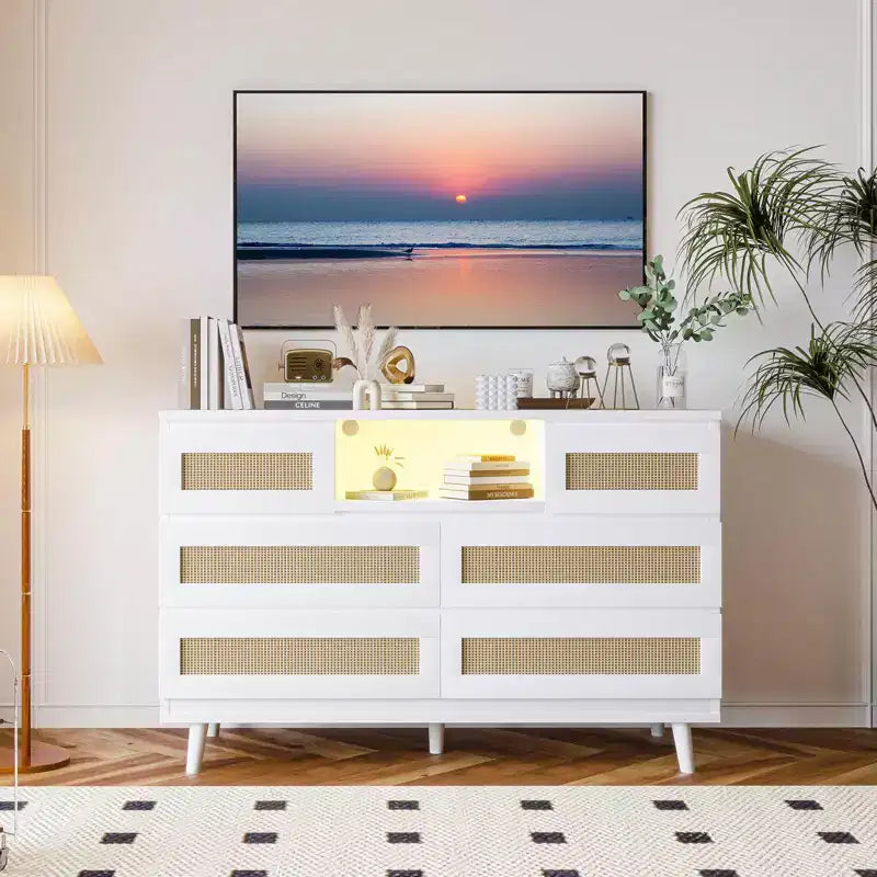 Cassettiera in Rattan a 6 Cassetti con LED RGB, Prese di Corrente e Porte USB, Larghezza 120 cm, Opzione Mobile TV