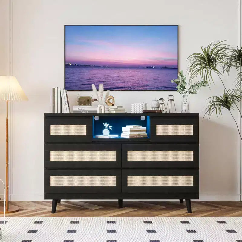 Cassettiera in Rattan a 6 Cassetti con LED RGB, Prese di Corrente e Porte USB, Larghezza 120 cm, Opzione Mobile TV