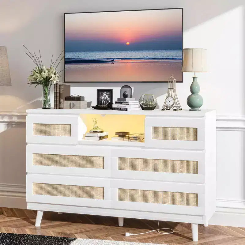 Cassettiera in Rattan a 6 Cassetti con LED RGB, Prese di Corrente e Porte USB, Larghezza 120 cm, Opzione Mobile TV