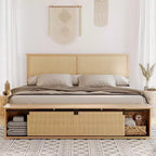 Struttura letto matrimoniale in rattan naturale con contenitore con anta scorrevole a fienile e testiera con luce intelligente