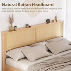 Struttura letto matrimoniale in rattan naturale con contenitore con anta scorrevole a fienile e testiera con luce intelligente