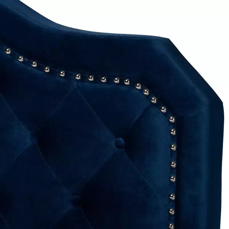 Letto Queen imbottito in velluto con bottoni, blu navy/nero, dettagli borchie argentate