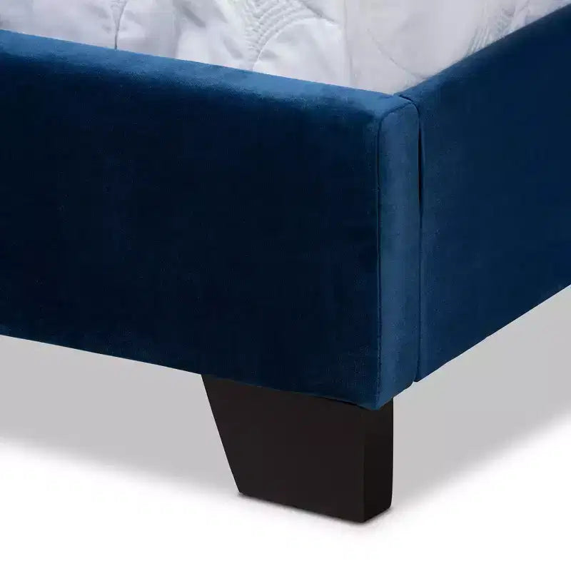 Letto Queen imbottito in velluto con bottoni, blu navy/nero, dettagli borchie argentate