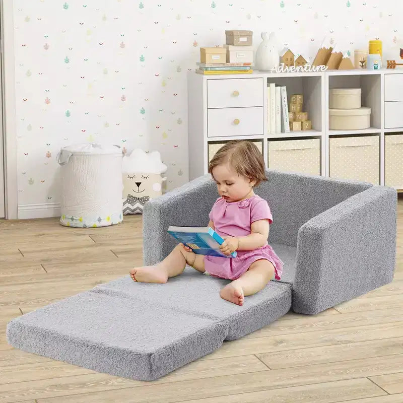 Divano convertibile 2-in-1 per bambini da Costway, divanetto pieghevole per bambini in grigio
